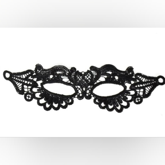 Accessories - 10/$40 - Lace Mask with Ribbon Tie